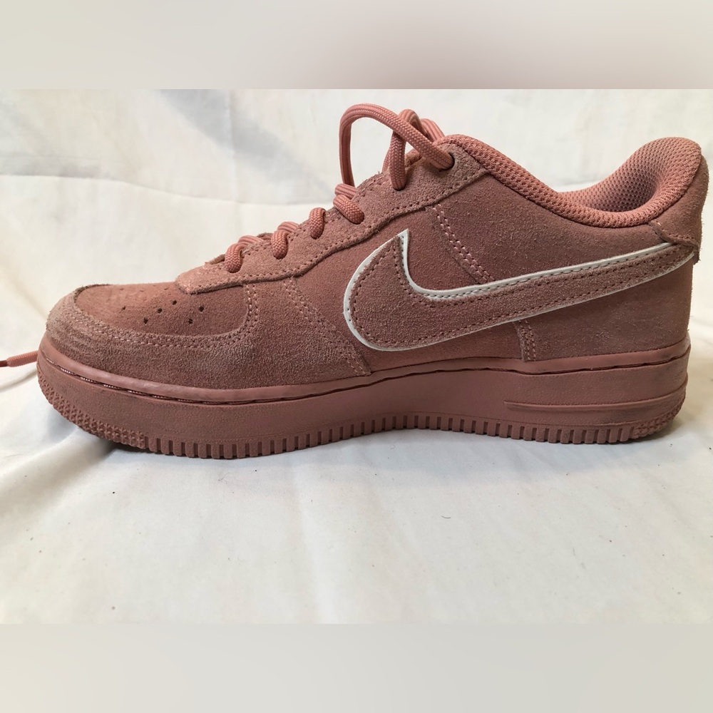 Boys Nike Air Force 1–Size 4Y—Pink Suede - Picture 6 of 12